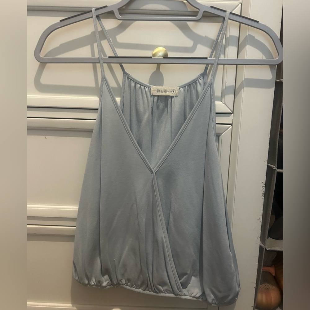 M (fits like a S/XS) Em & Elle tank top